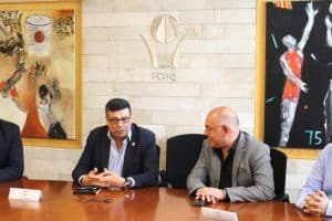 Ferran Aril, president de la Fundació del Bàsquet Català; i Pere Xirau, alcalde de Canet de Mar